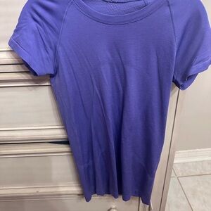 Lululemon shirt size 4